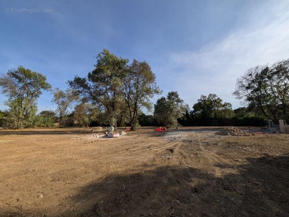 Terrain à CHATEAUNEUF-GRASSE