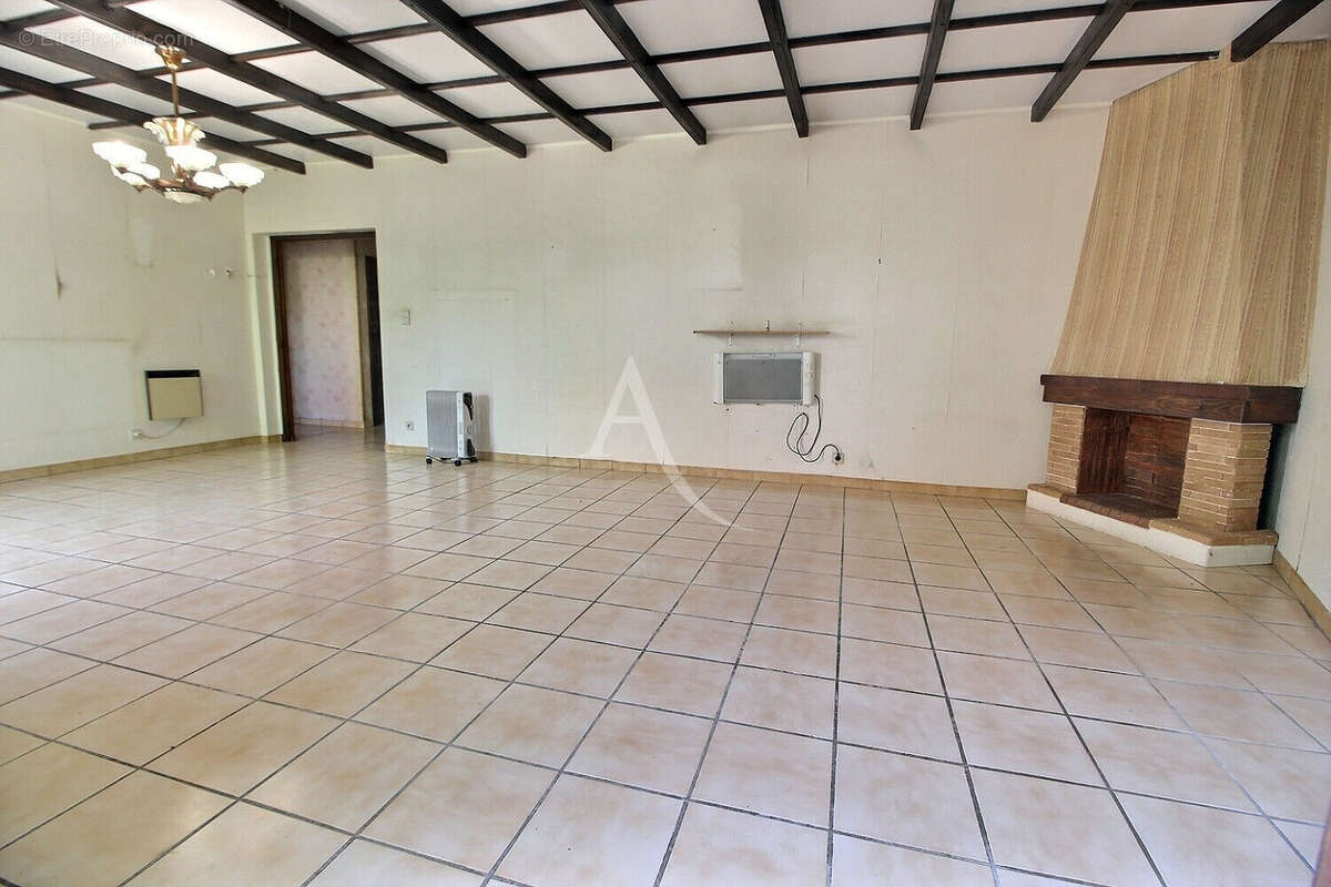 Maison familiale à fort potentiel développant 142 m²  avec 5 chambres sur terrain 3 faces au calme - photo 5