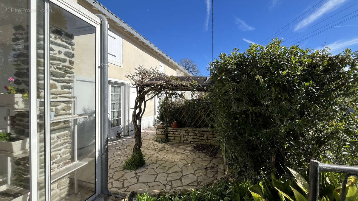 Maison à LA FOYE-MONJAULT