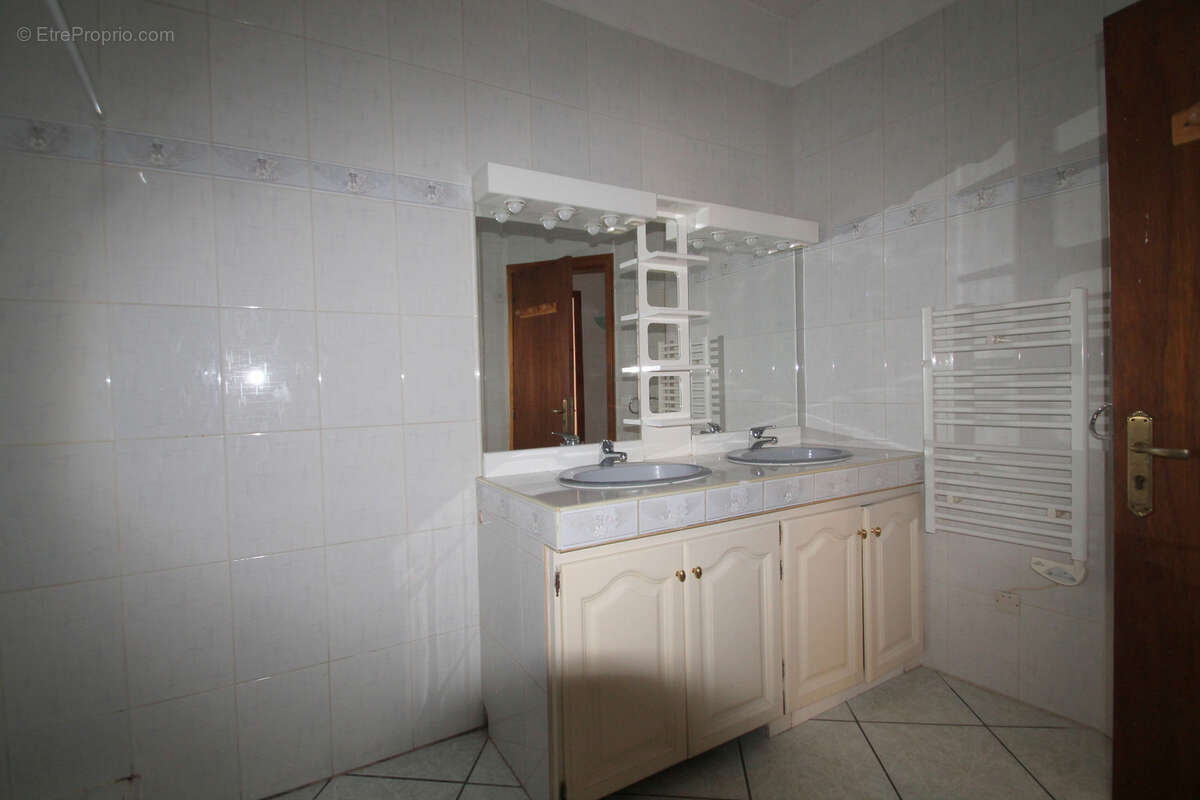 Maison de village de caractère à vendre– 109 m² – 3 chambres + Grenier aménageable (67 m²) - cour extèrieure - photo 11