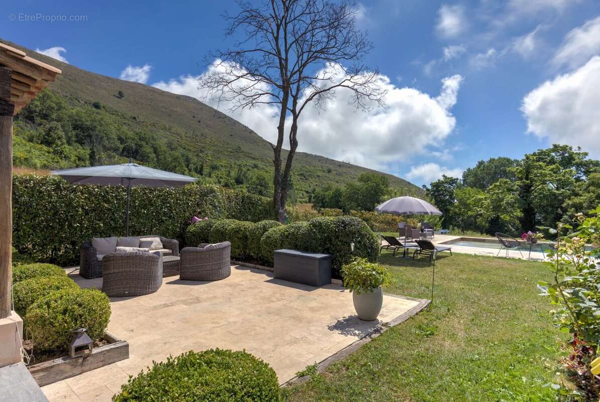 Maison à TOURRETTES-SUR-LOUP