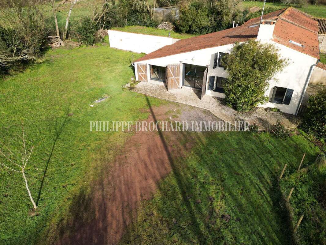Maison 125 m² à Avrille  - photo 3
