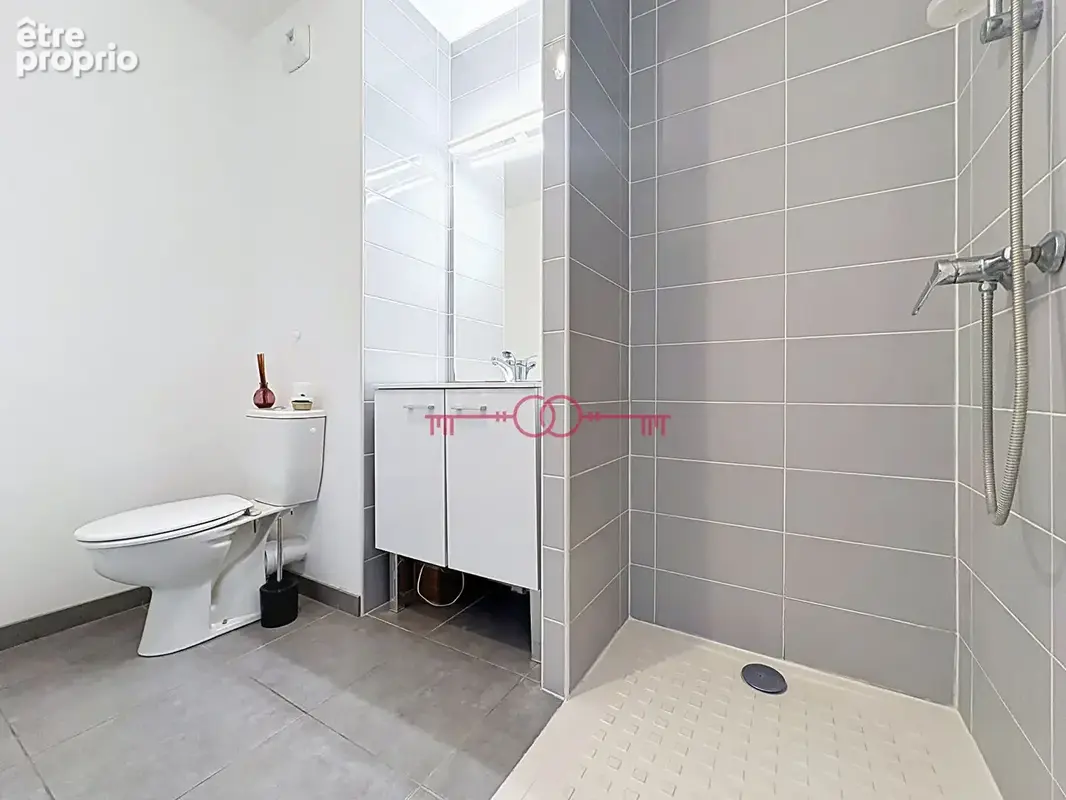 À VENDRE - Charmant 2 pièces lumineux avec terrasse, dernier étage et parking - Secteur Neufchâtel à Reims - photo 7
