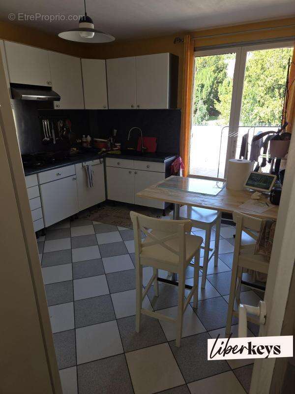 Beau local commercial 130m2 avec Appartement 120 m2 et terrain 3000 m2 - photo 8