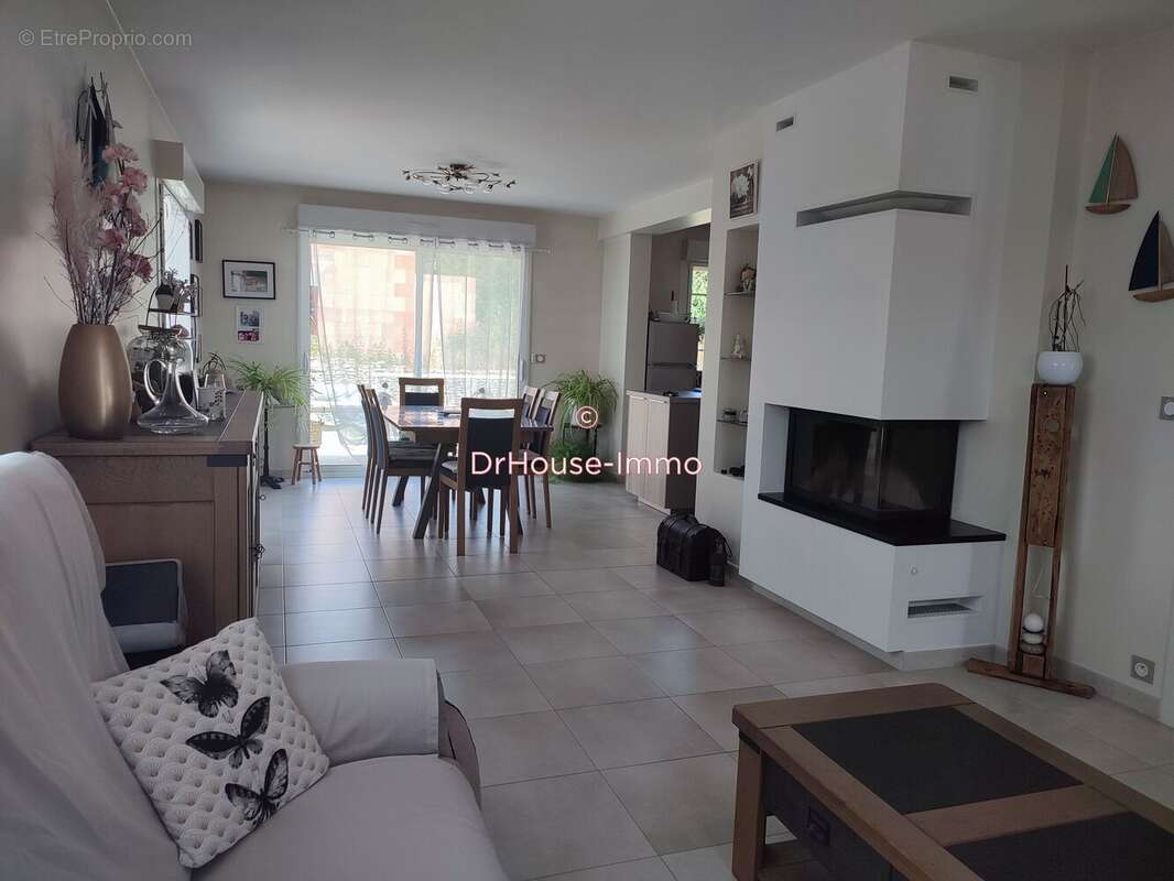 Maison 212 m² à Douvres-La-Delivrande  - photo 4