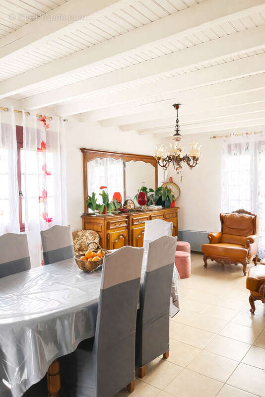 Maison à BEYCHAC-ET-CAILLAU