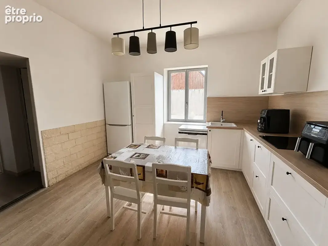 Maison principale avec deux appartements et jardin - photo 3