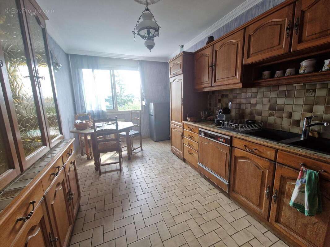   - Appartement à VILLEURBANNE