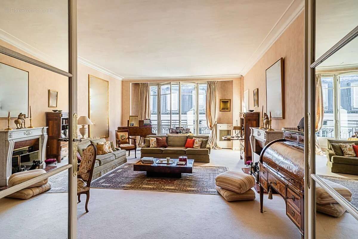 Appartement à PARIS-16E