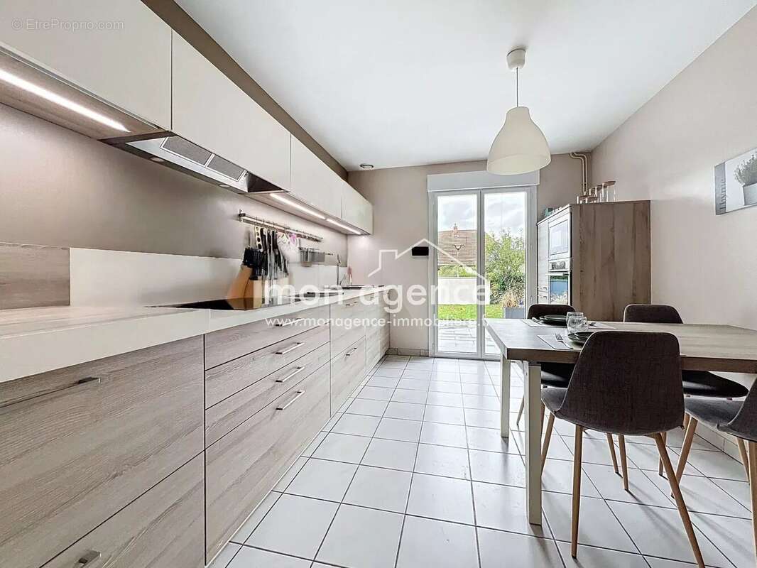 Maison à LE MESNIL-ESNARD