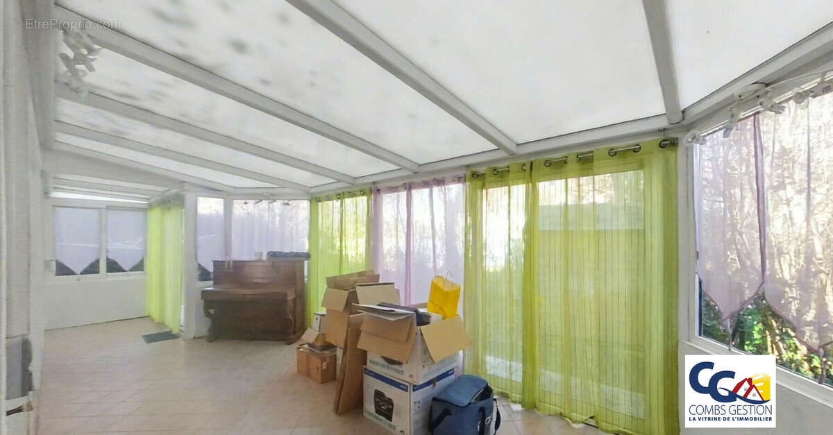 Maison à COMBS-LA-VILLE