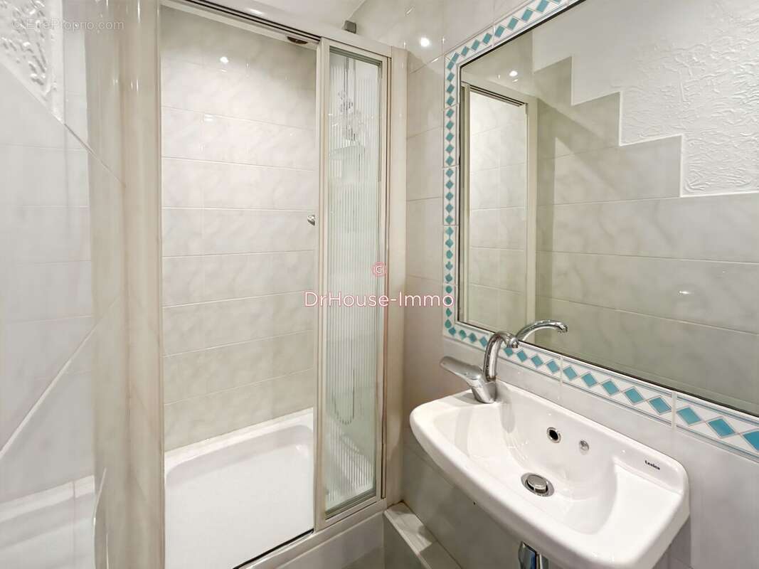 Appartement à ROQUEFORT-LES-PINS