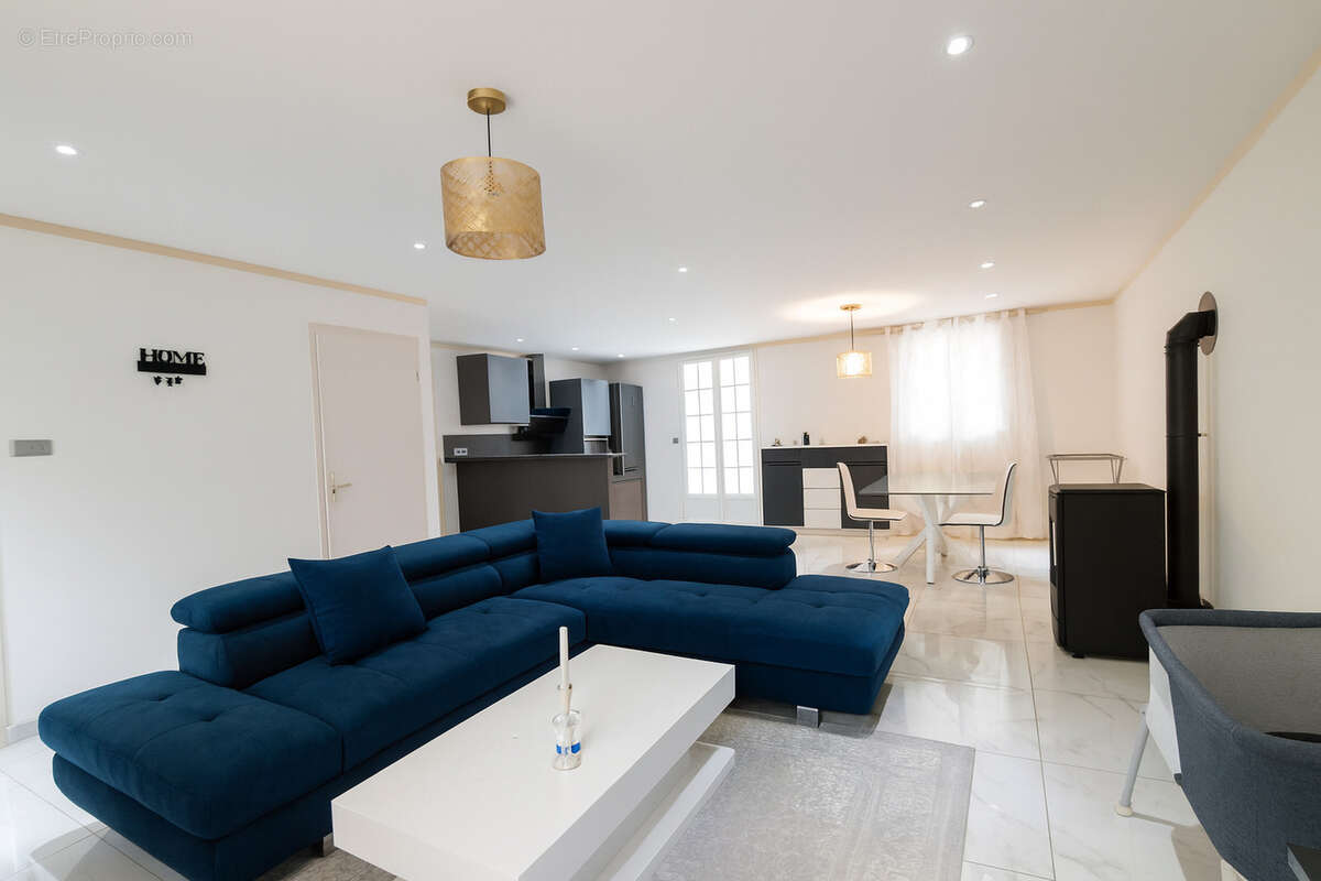 Maison à COULANS-SUR-GEE