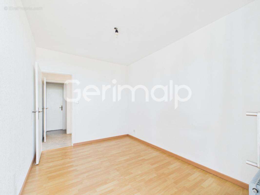 Vente - Appartement - 4 pièces + cuisine - 84 m² - 359 000 € - - photo 13