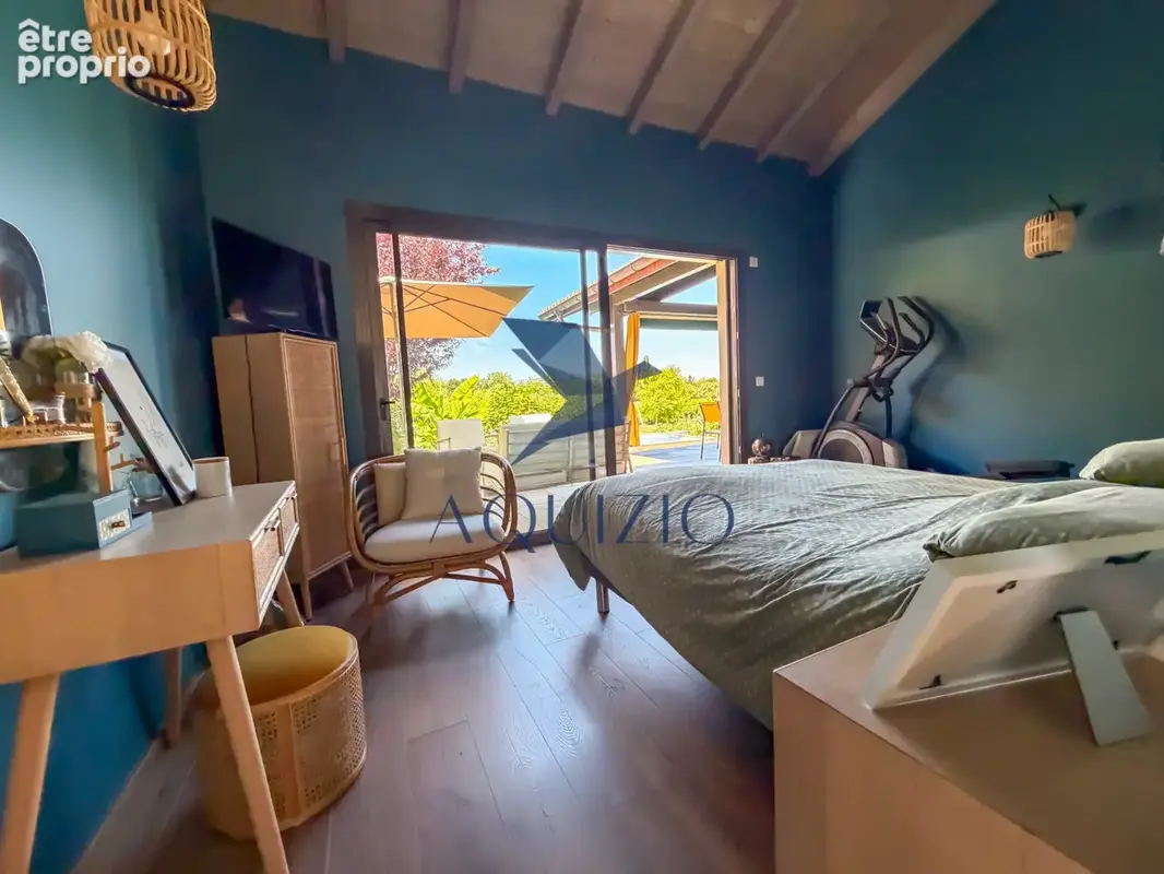 Propriété familiale de 173 m2   Plus de 2 200 m2 de terrain plat, piscine et vue montagnes - photo 8