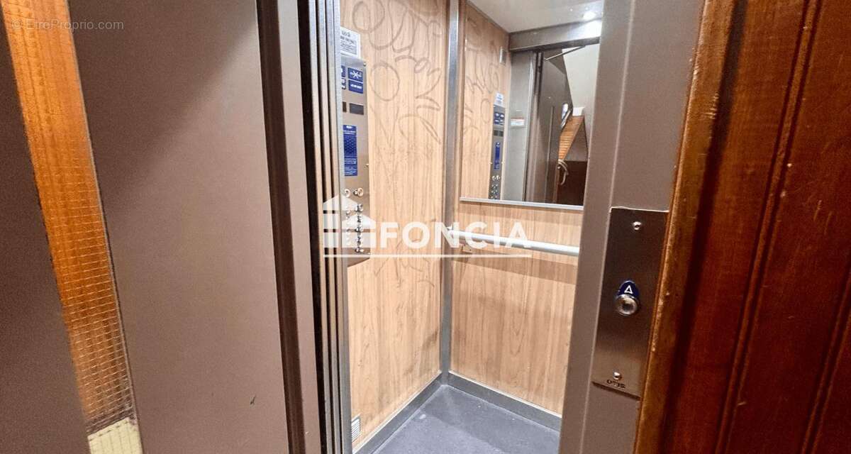 Appartement à MARSEILLE-1E