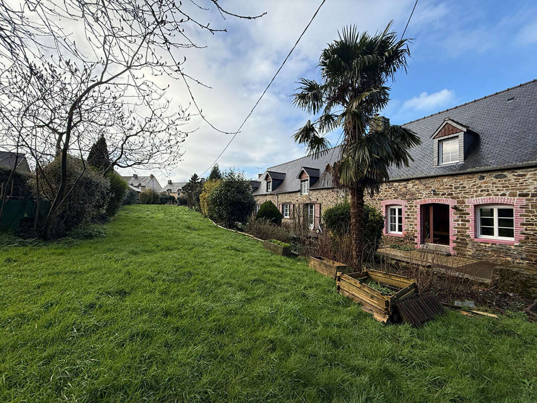 Maison à MINIAC-MORVAN