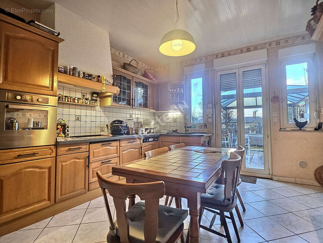 Maison Forbach - 3 Chambres - 137 m2 - Rue calme - proche commodités - Terrain 6,01 ares - photo 5