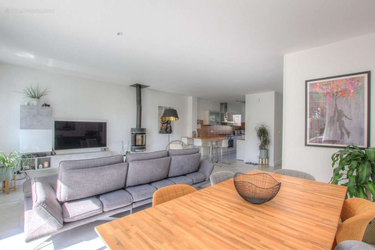 Maison à PREVESSIN-MOENS