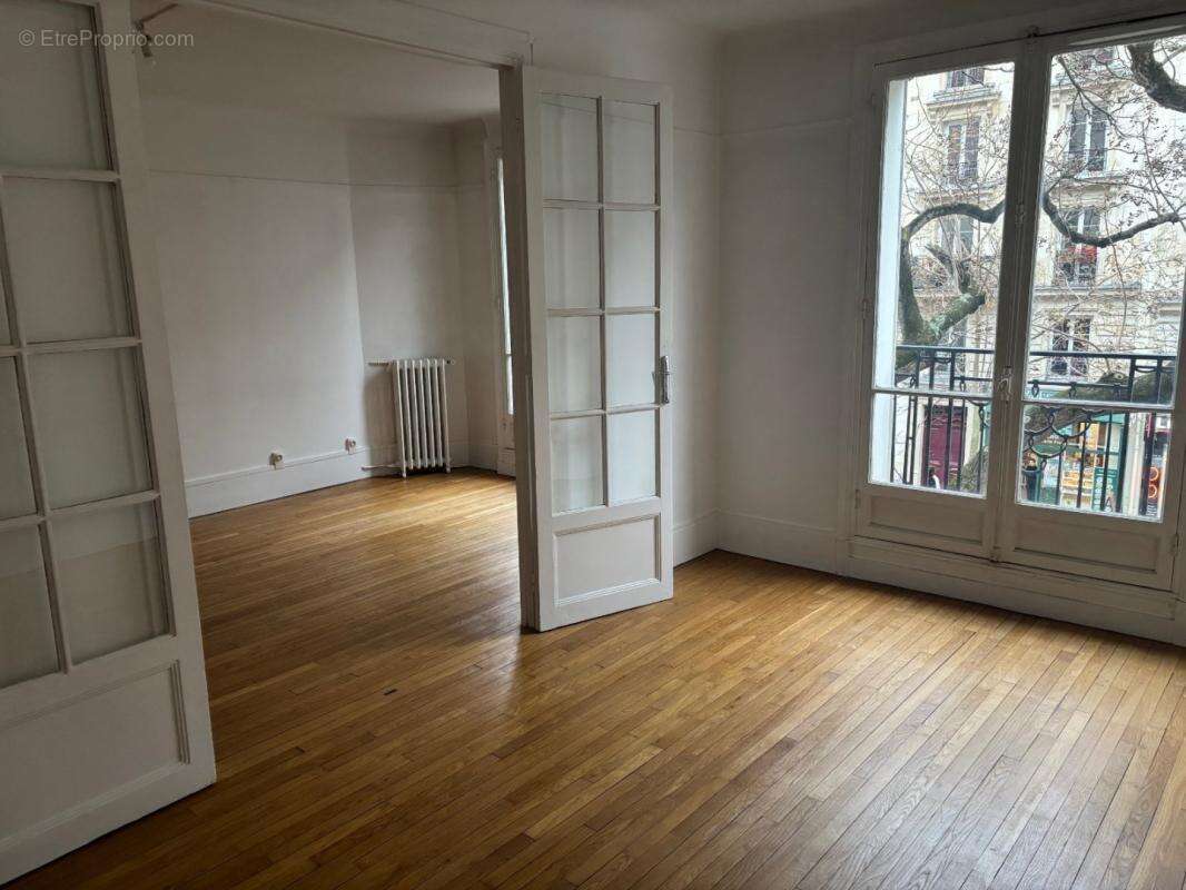Appartement à PARIS-19E