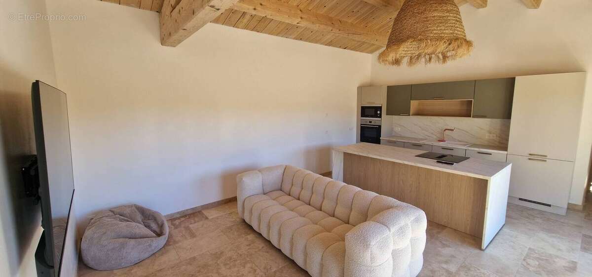 Autre à ROQUEBRUNE-SUR-ARGENS