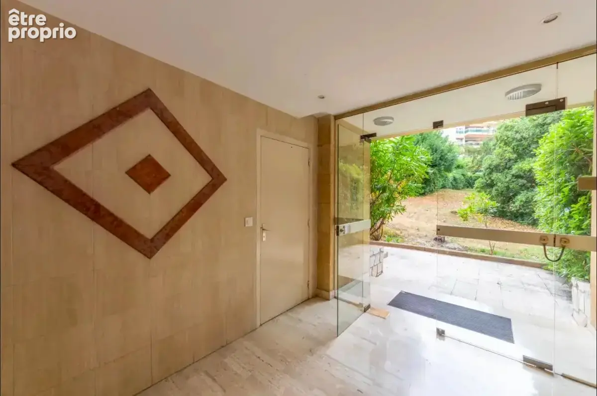 NICE CIMIEZ - Superbe 4 pièces traversant avec terrasse, garage et cave - photo 13