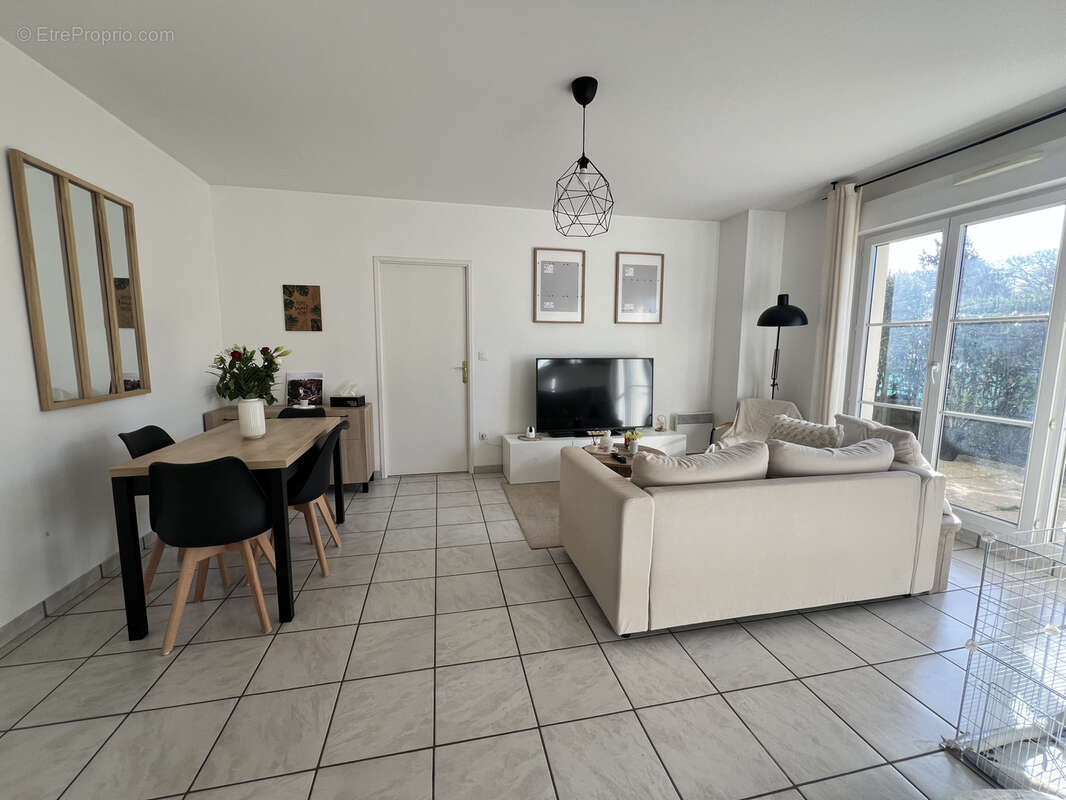 Appartement à VAUX-LE-PENIL