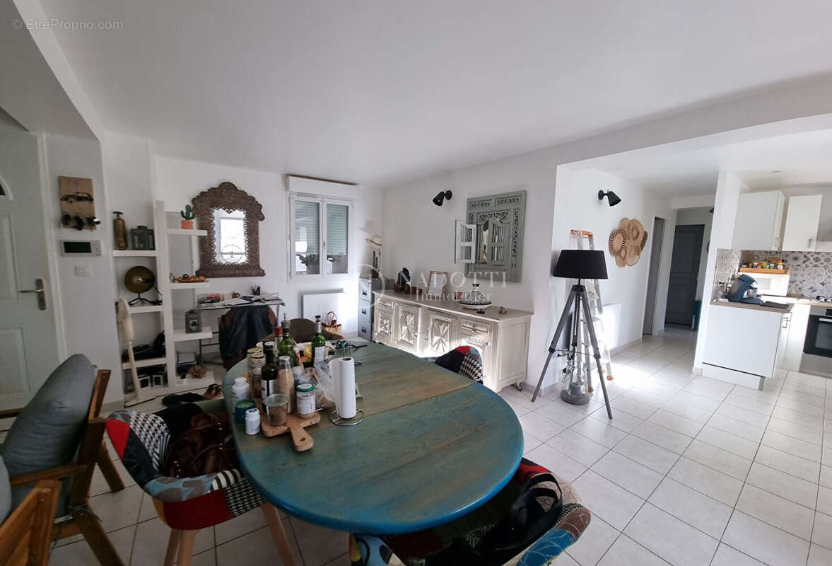 Appartement à VILLELAURE