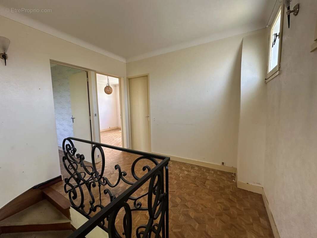 Maison à LE MESNIL-SAINT-DENIS