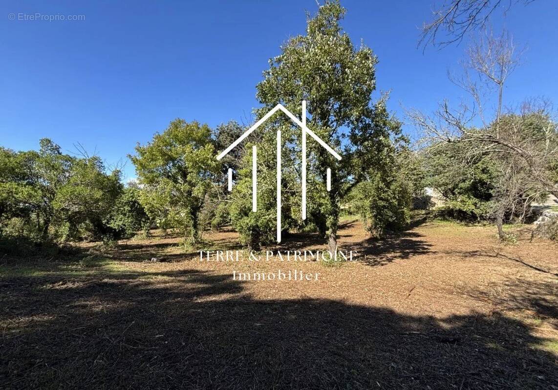 Terrain à VALLON-PONT-D'ARC