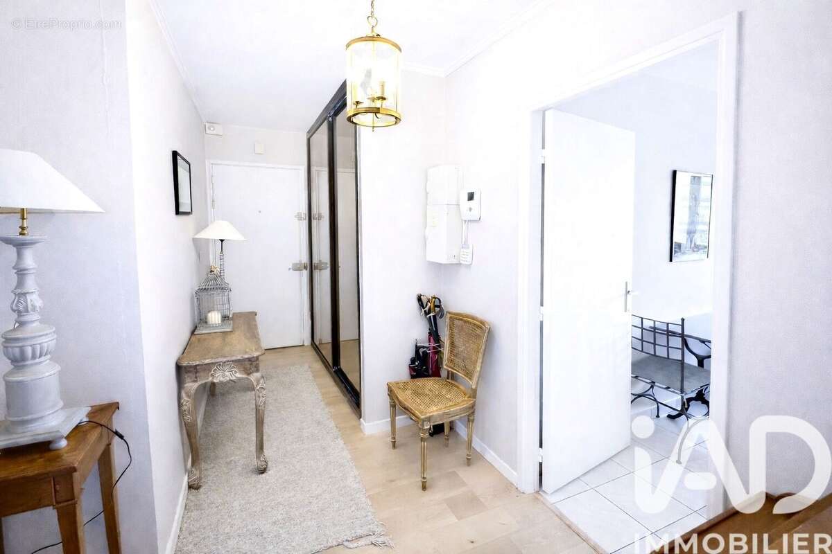 Photo 3 - Appartement à COURBEVOIE