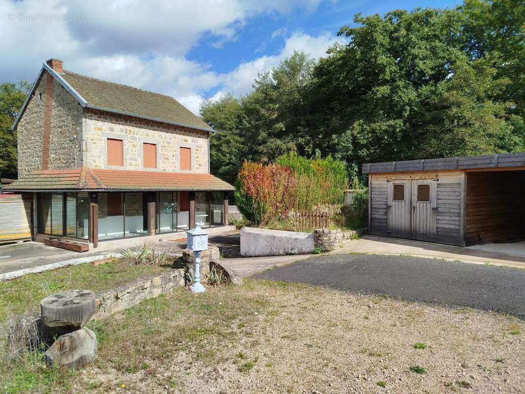 Maison 305 m² à Lachaux  - photo 3