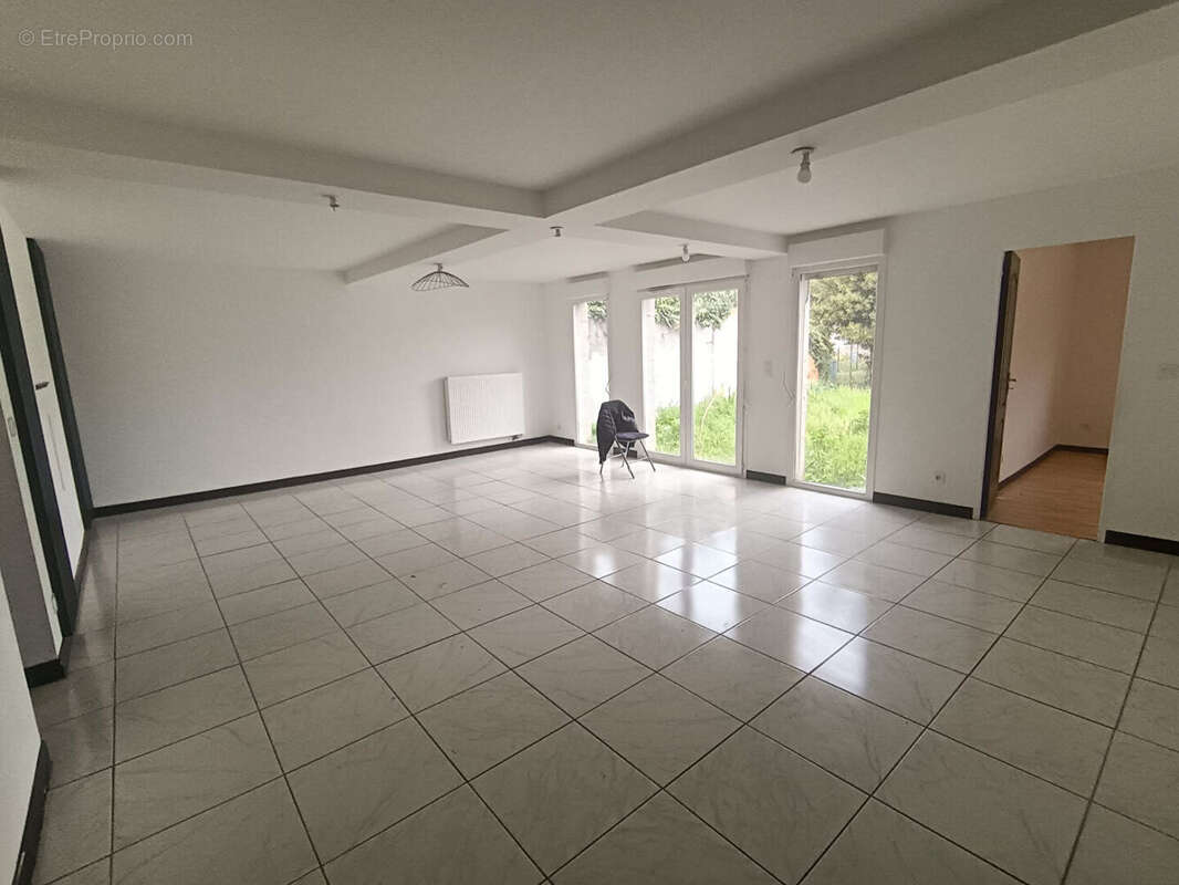 Maison à VILLENEUVE-SAINT-GERMAIN