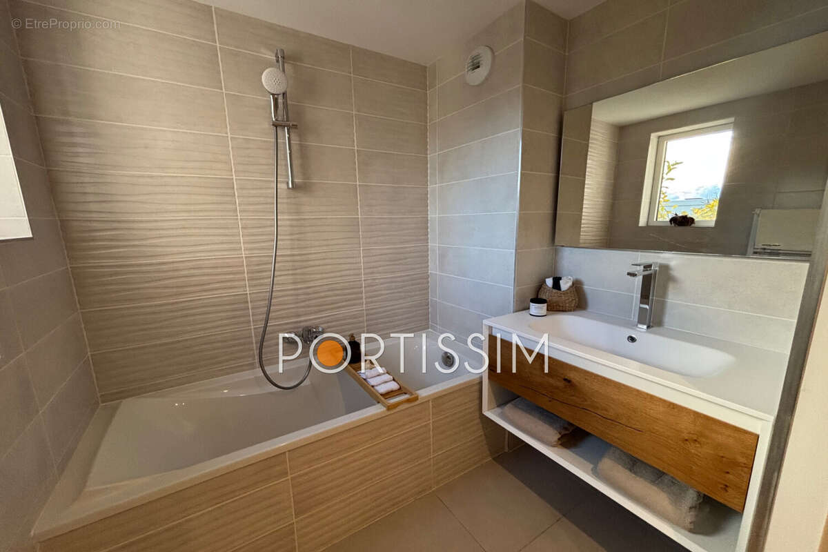 Appartement à SAINT-LAURENT-DU-VAR