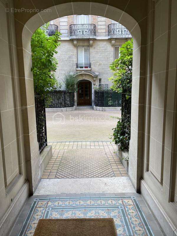 Appartement à PARIS-16E