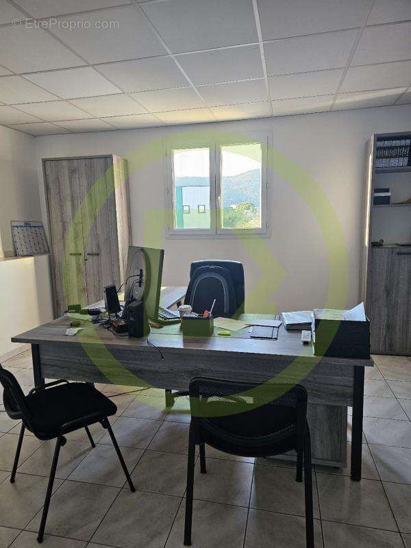 Commerce à LA FARLEDE