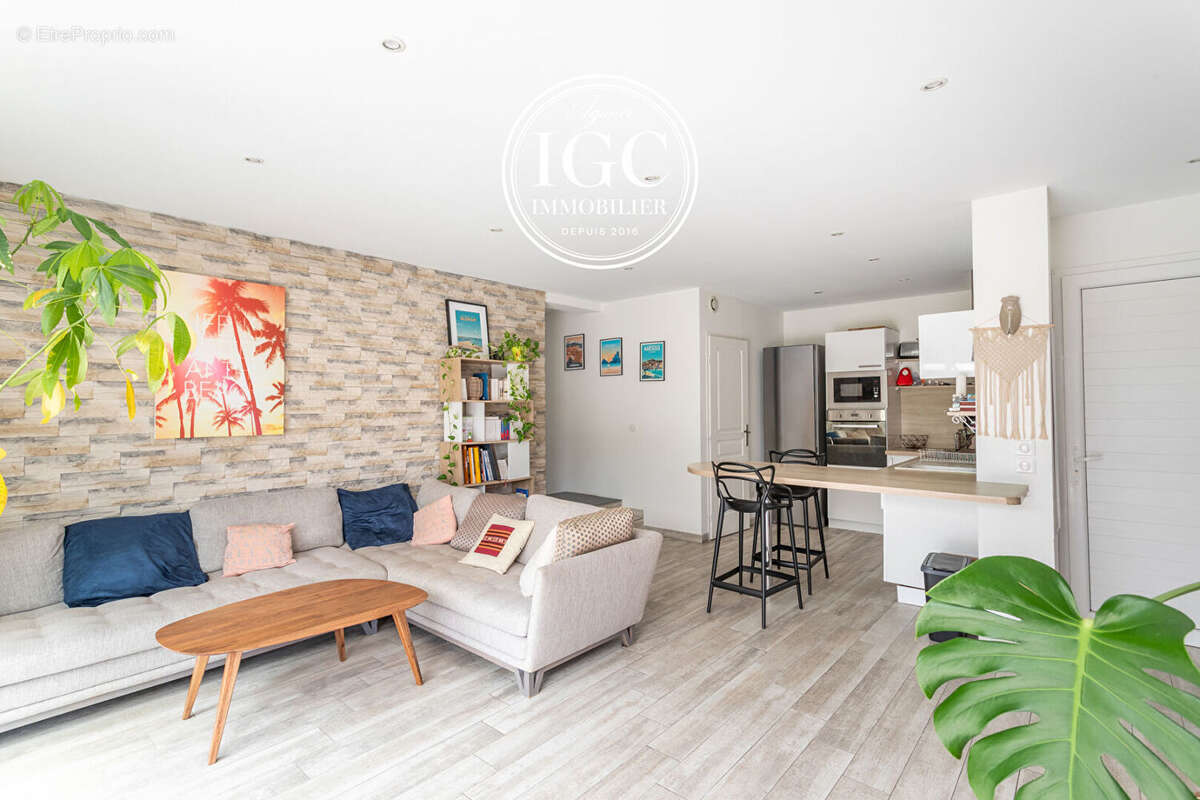 A VENDRE _ Très bel appartement de 68.87 m² avec jardin et terrasse , et garage proche mer à Carry-le-Rouet - photo 15
