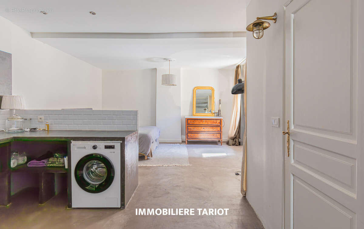 Appartement à MARSEILLE-1E