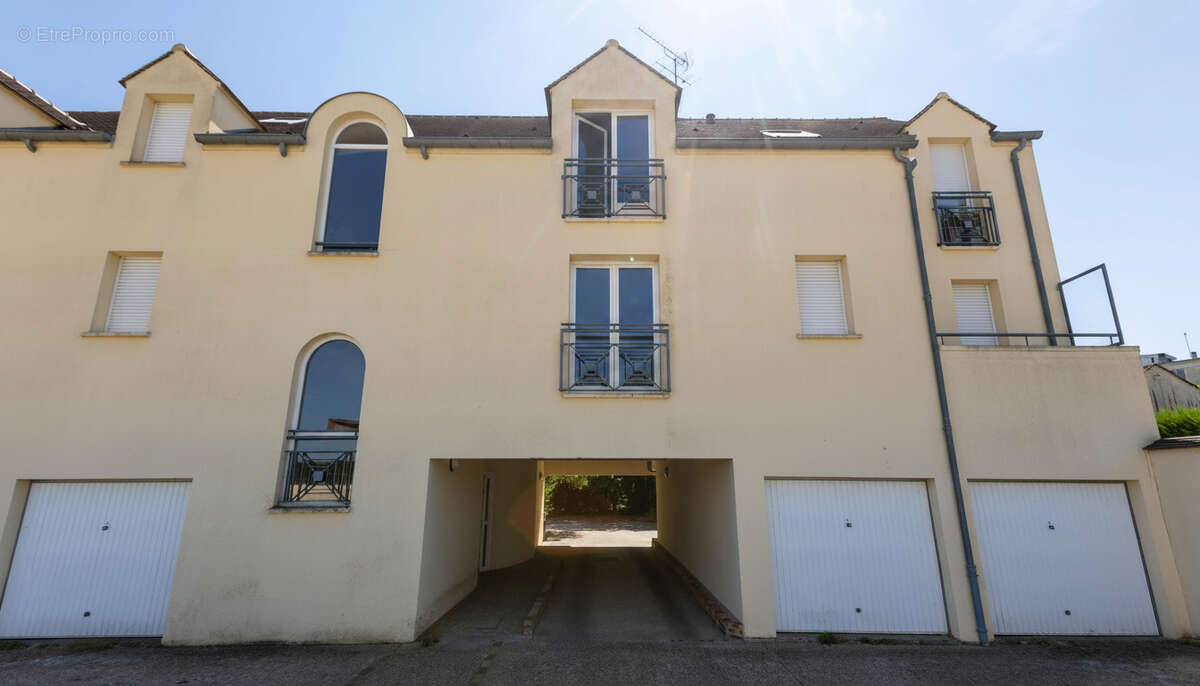 Appartement à NEAUPHLE-LE-CHATEAU