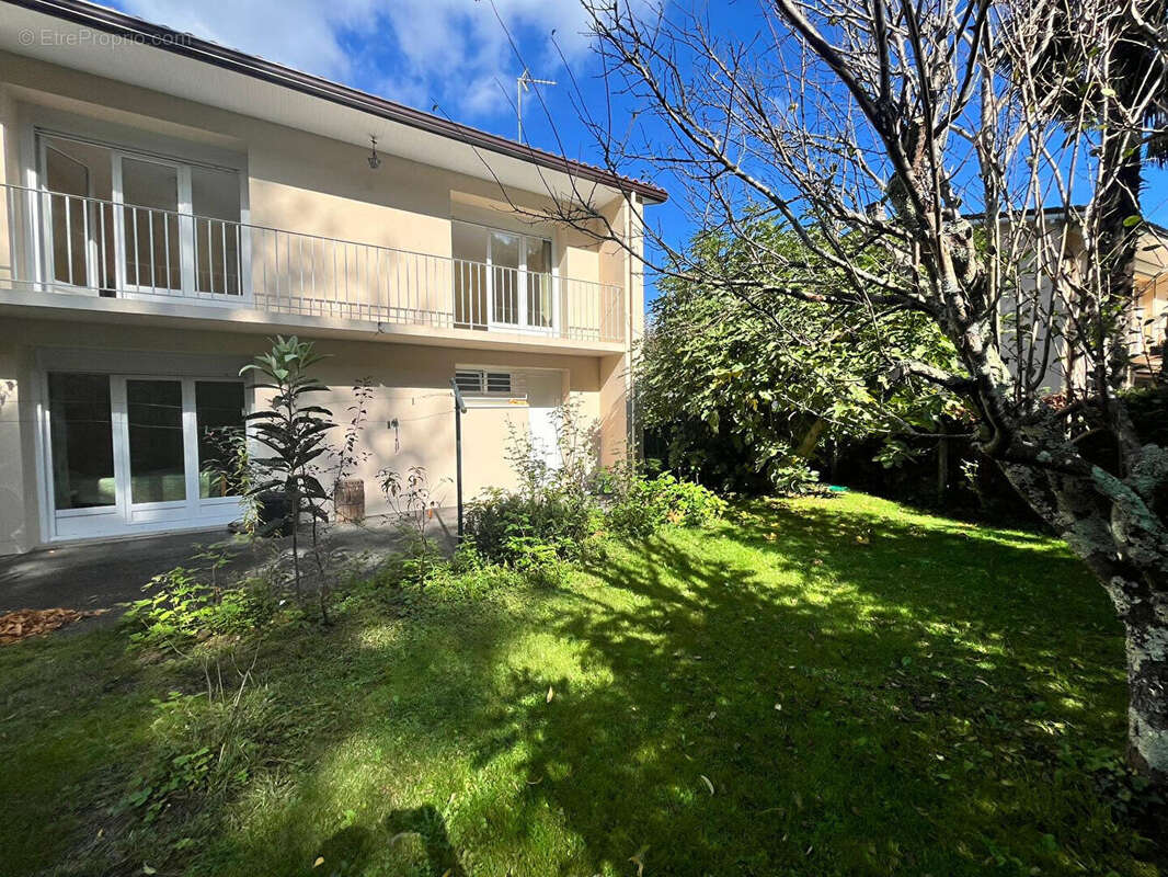 Maison 5 pièces 186 m² + garage - MAZERES LEZONS - photo 2
