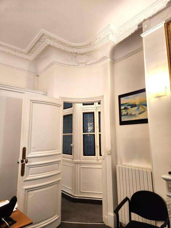 Commerce à PARIS-9E