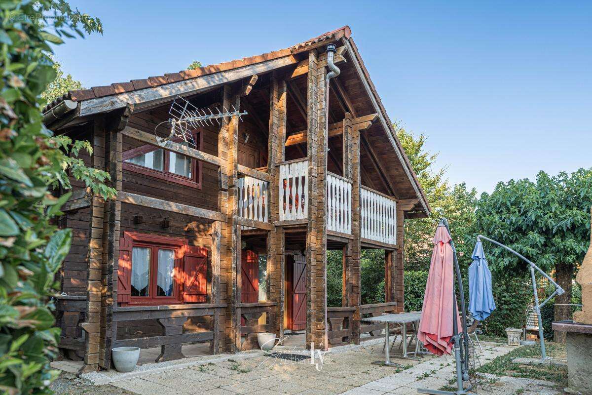 Maison 320 m² à Meilhac  - photo 10