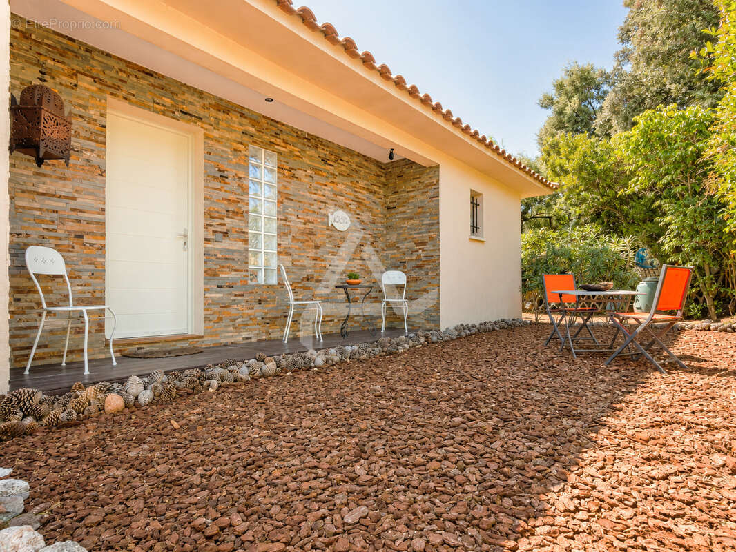 10’ porto-vecchio dans impasse résidentielle, villa t5 113m2 « première main » de 2014 - photo 2