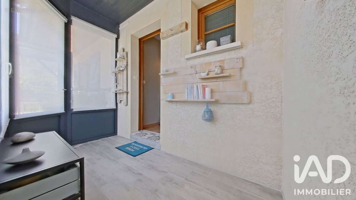 Maison 113 m² à Premanon  - photo 2