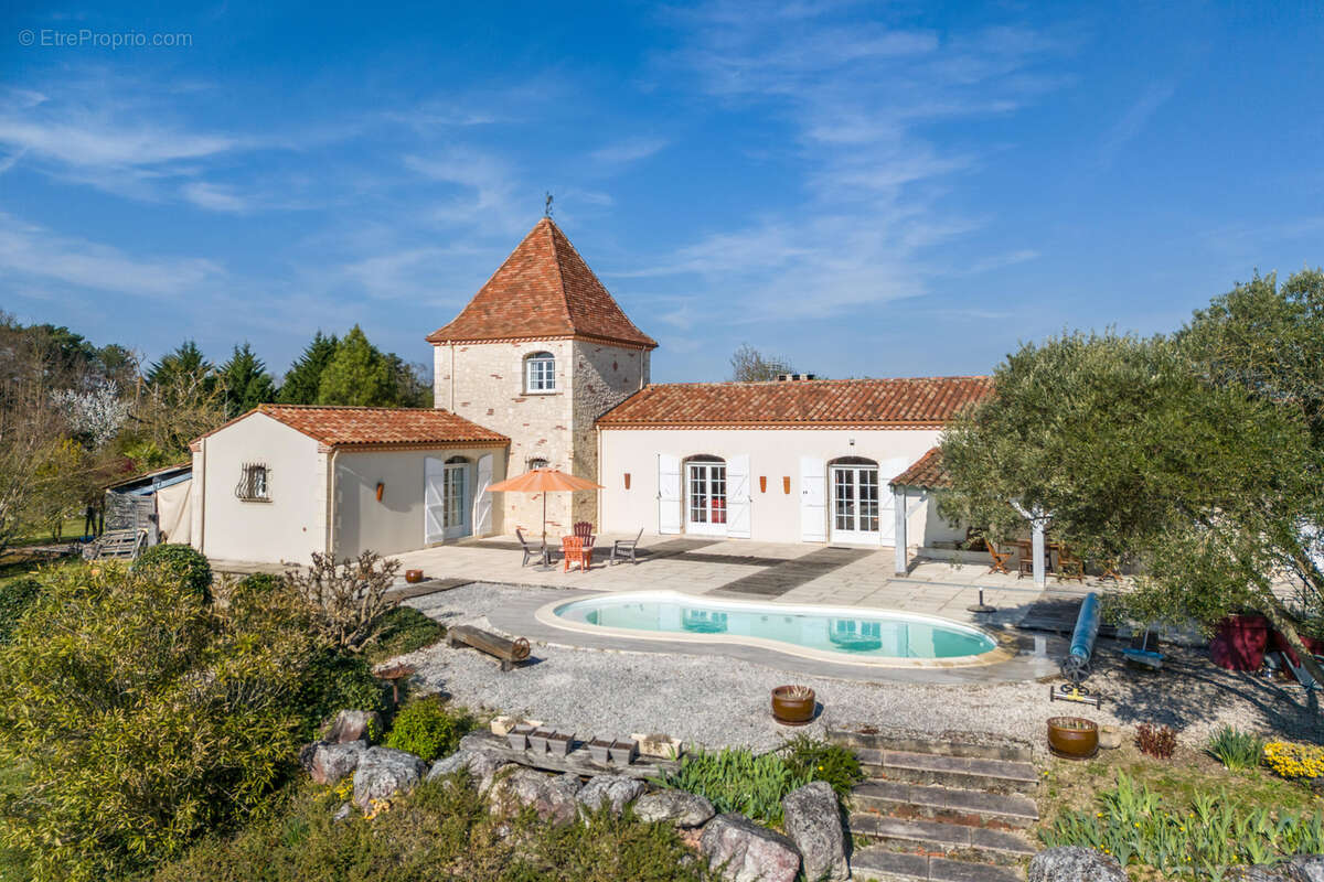 Propriété de campagne avec piscine, annexe, terrain, garage et lac - photo 39