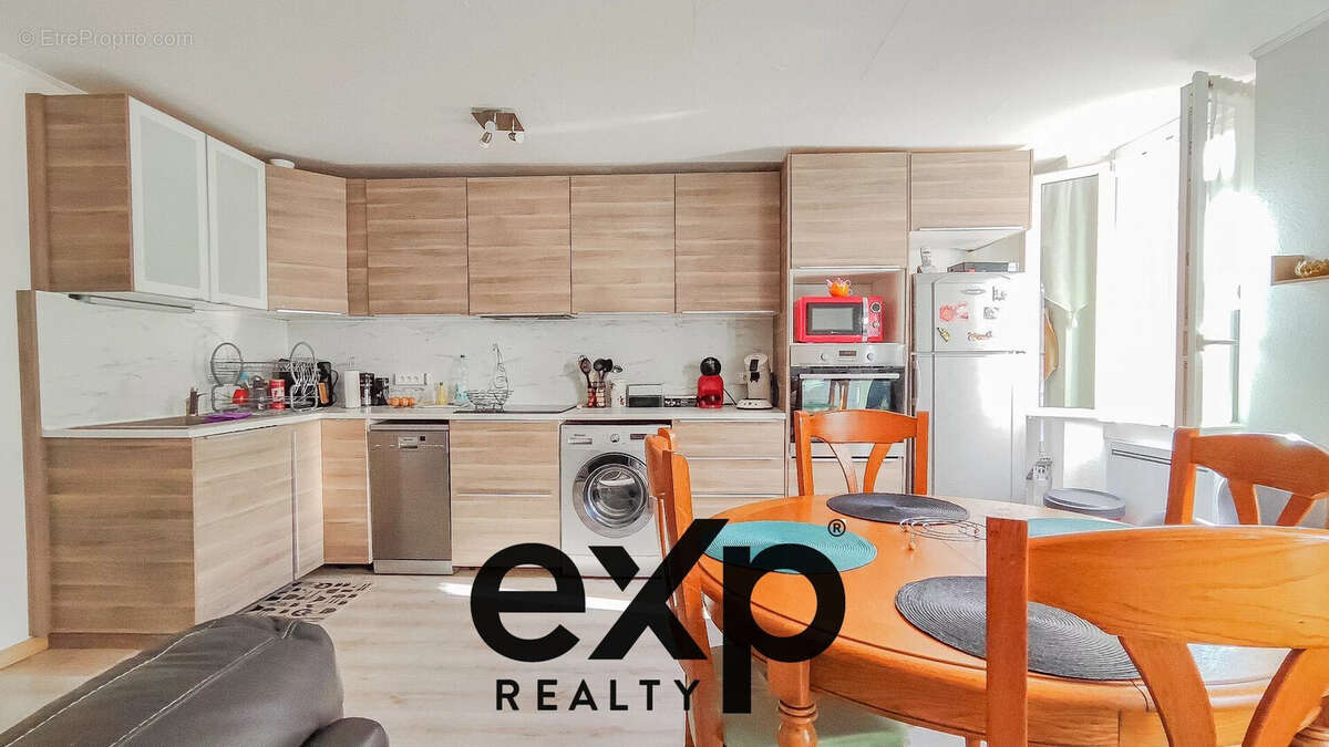 Appartement à VINS-SUR-CARAMY