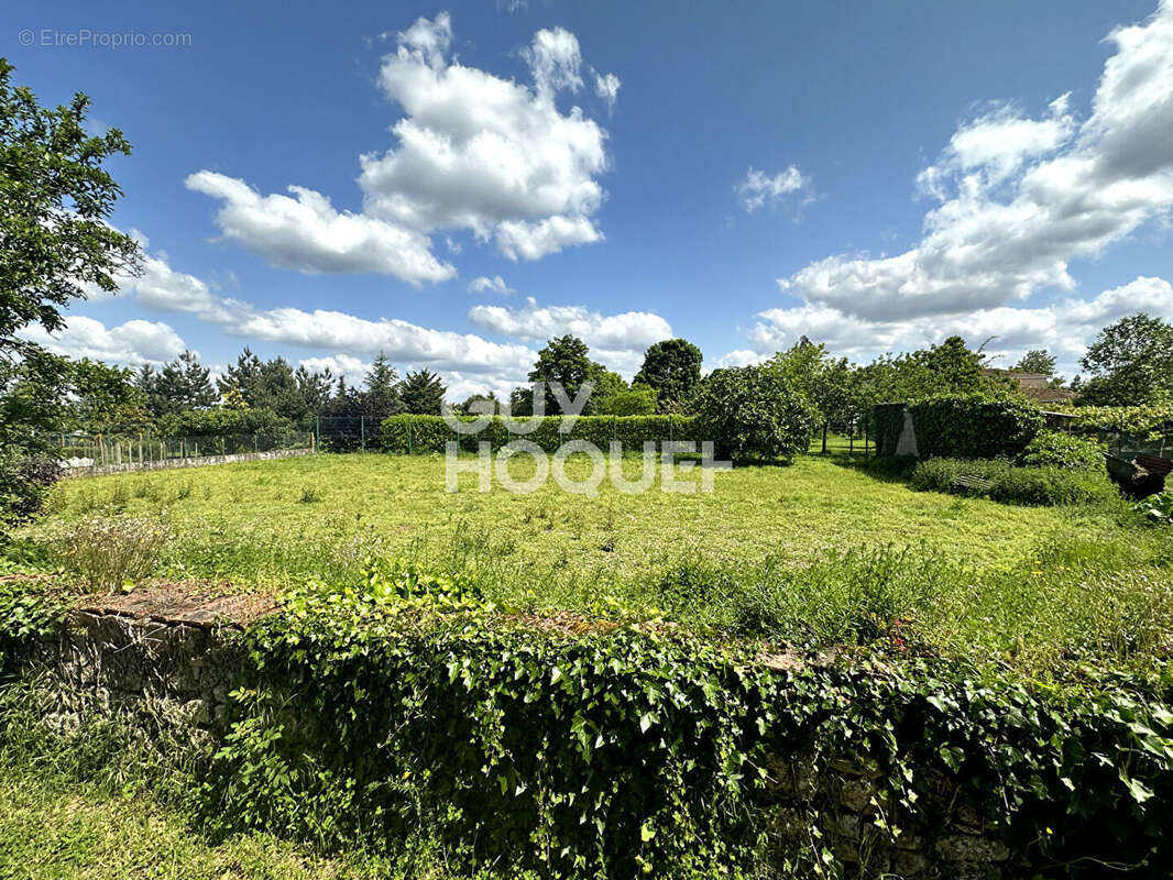 Terrain à FONTENAY-LE-COMTE