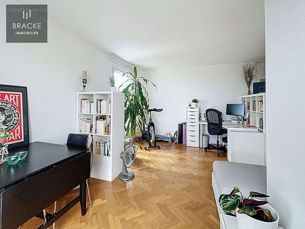 Appartement à COURBEVOIE