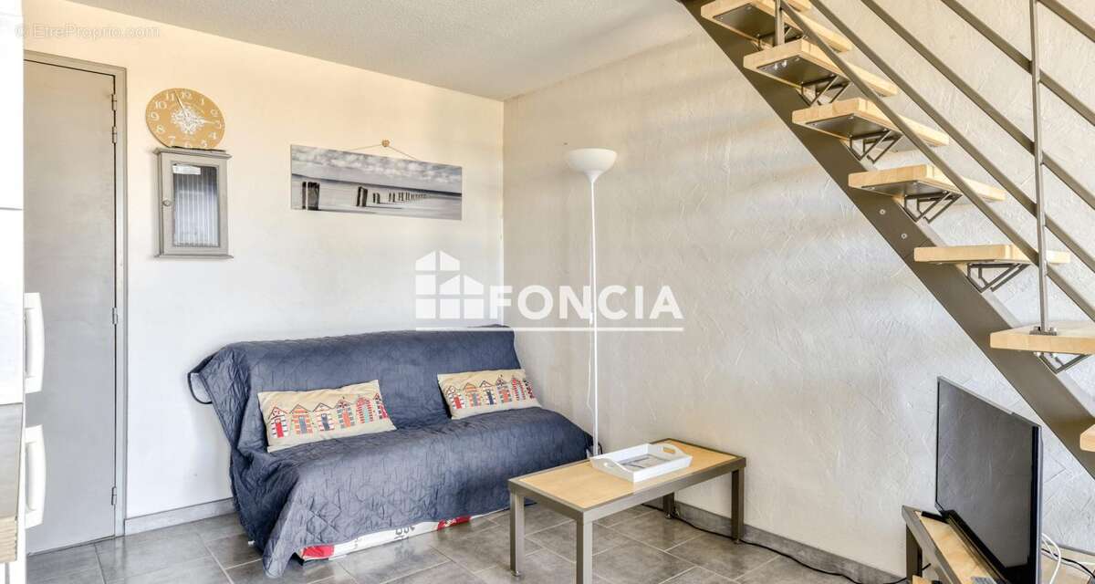 Superbe T2 Duplex rénové avec vue panoramique, piscine et parking privatif - photo 8