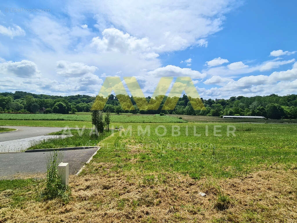 Terrain à ARAUJUZON